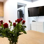 Apartment Krolowej Jadwigi Z Garazem