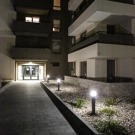 Krolowej Jadwigi Z Garazem