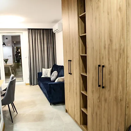 Apartment Krolowej Jadwigi Z Garazem
