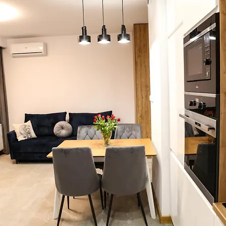 Krolowej Jadwigi Z Garazem *