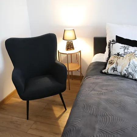 Krolowej Jadwigi Z Garazem