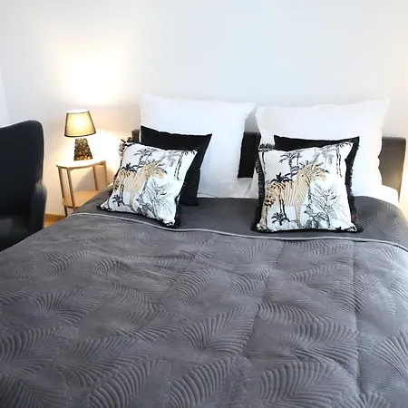 Krolowej Jadwigi Z Garazem Радом