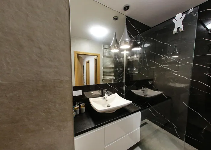 Królowej Jadwigi Z Garażem