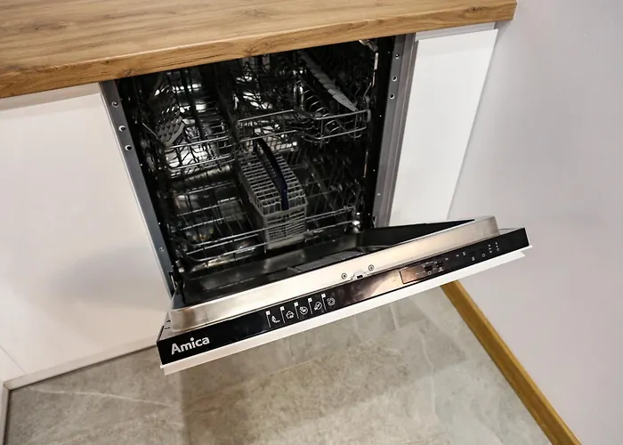 Krolowej Jadwigi Z Garazem Радом