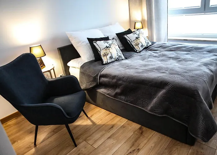 Krolowej Jadwigi Z Garazem